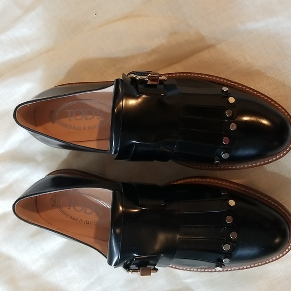 TODS BLACK PATENT LEATHER STUDDED FRINGED Buckled Flat made in italy - Picture 2 of 4